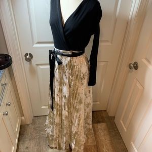 LuLaRoe Deanne Wrap Dress Woman’s size XS